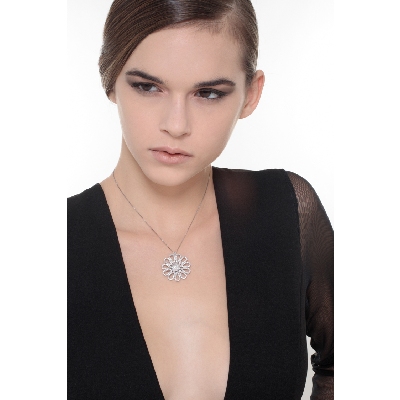 Big flower pendant with diamonds