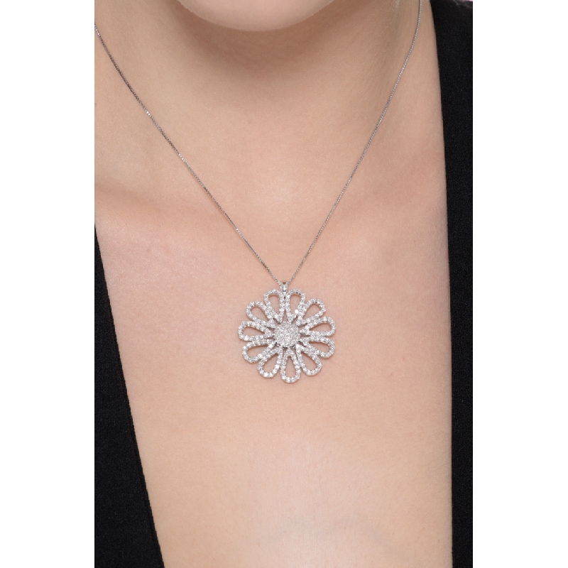 Big flower pendant with diamonds