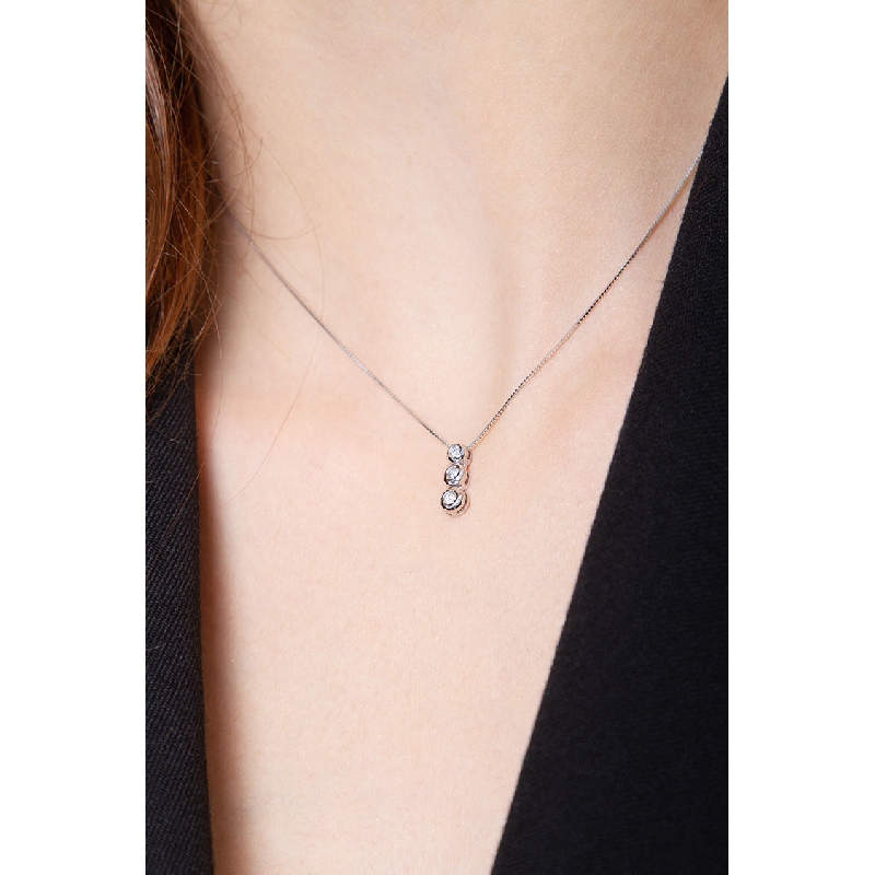 18k White gold necklace with diamond trilogy pendant 