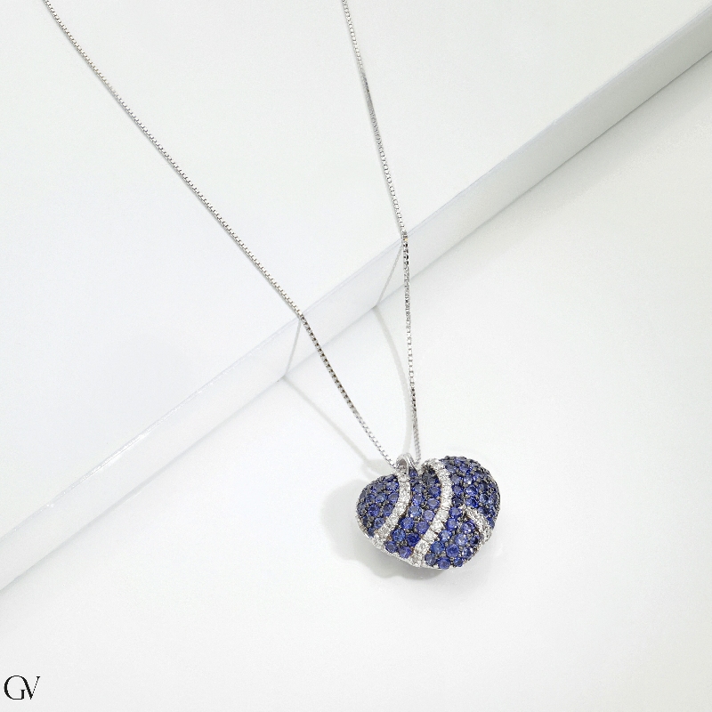 Necklace in white gold 18k with heart diamonds pavé and blue sapphires 