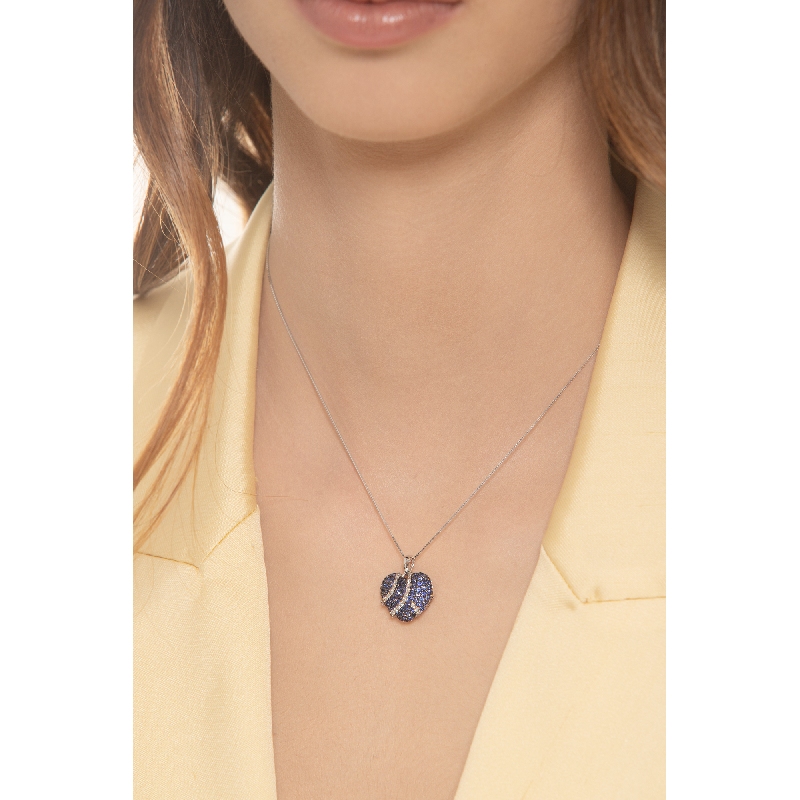 Necklace in white gold 18k with heart diamonds pavé and blue sapphires 