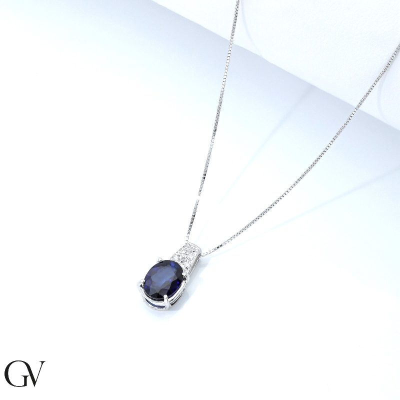 Blue sapphire pendant and diamonds