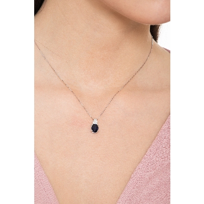Blue sapphire pendant and diamonds