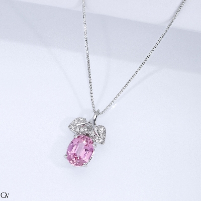 Necklace with fancy sapphire and diamonds