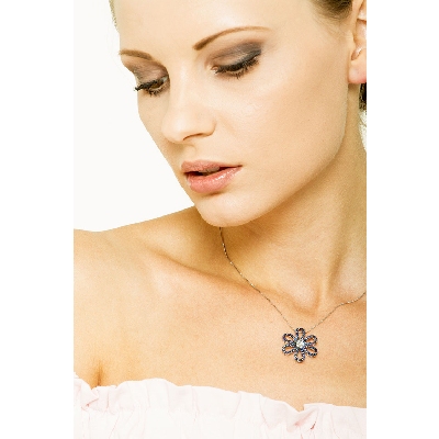 Big flower pendant with sapphires and diamonds