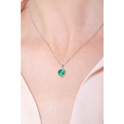 Emerald and diamond pendant in 18k white gold