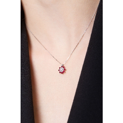 Little pendant with diamonds and rubies