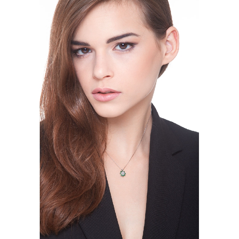 Little pendant with diamonds and emeralds