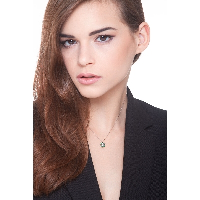 Little pendant with diamonds and emeralds