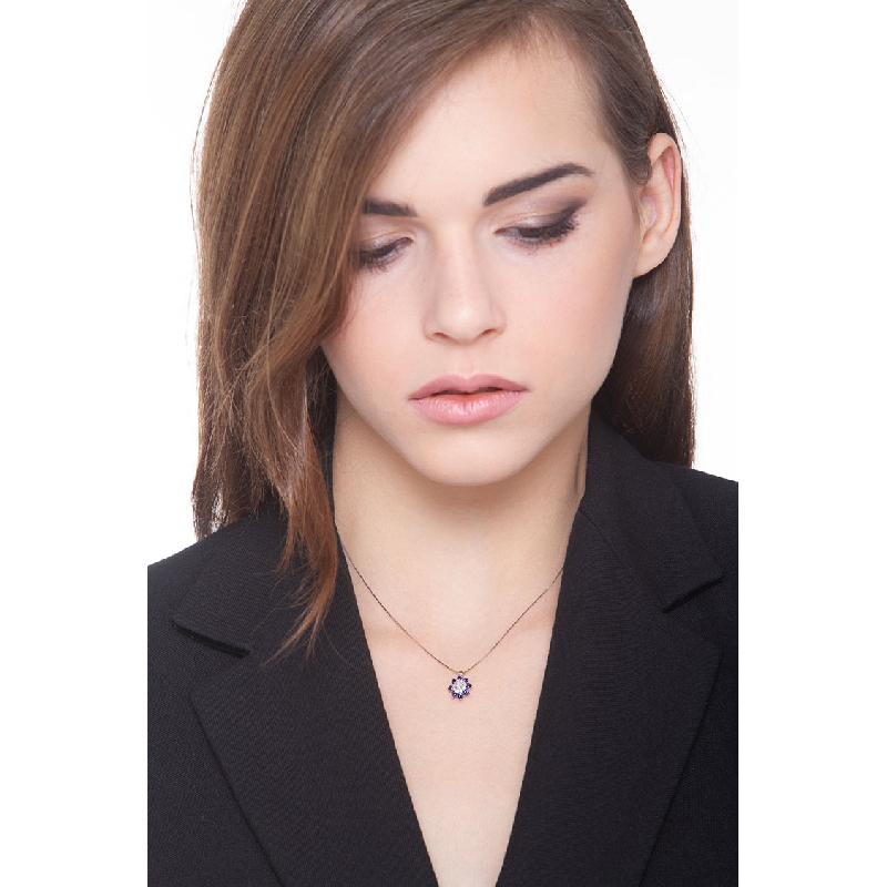 Little pendant with diamonds and blue sapphires