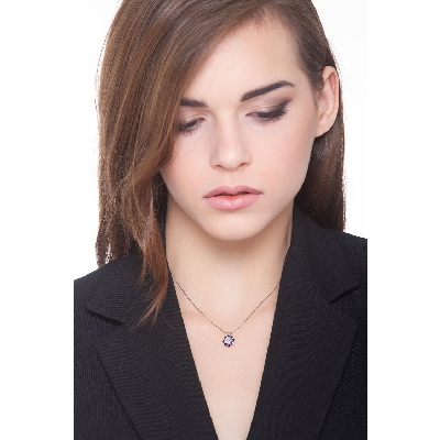 Little pendant with diamonds and blue sapphires
