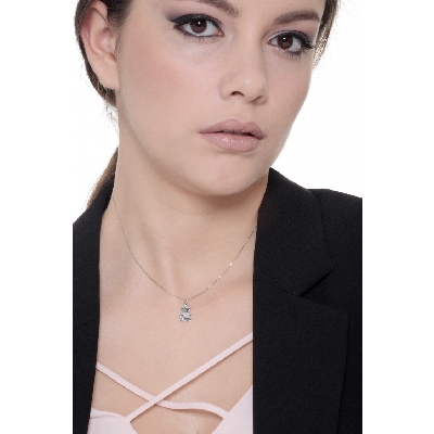 18k white gold Girl pendant with a round cut diamond