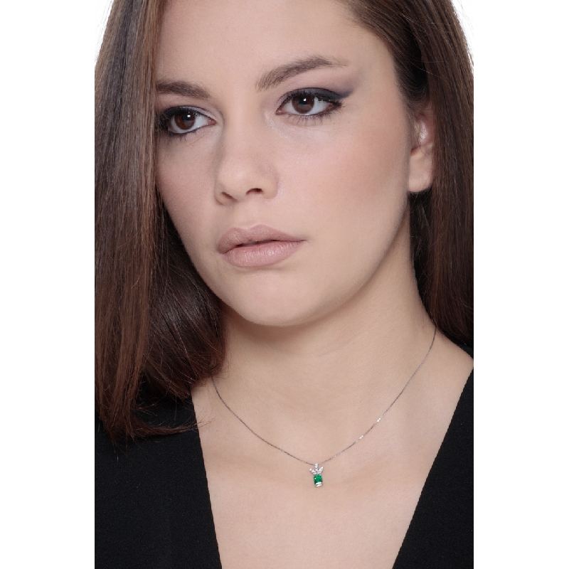 White gold 18k pendant with emerald and diamonds 