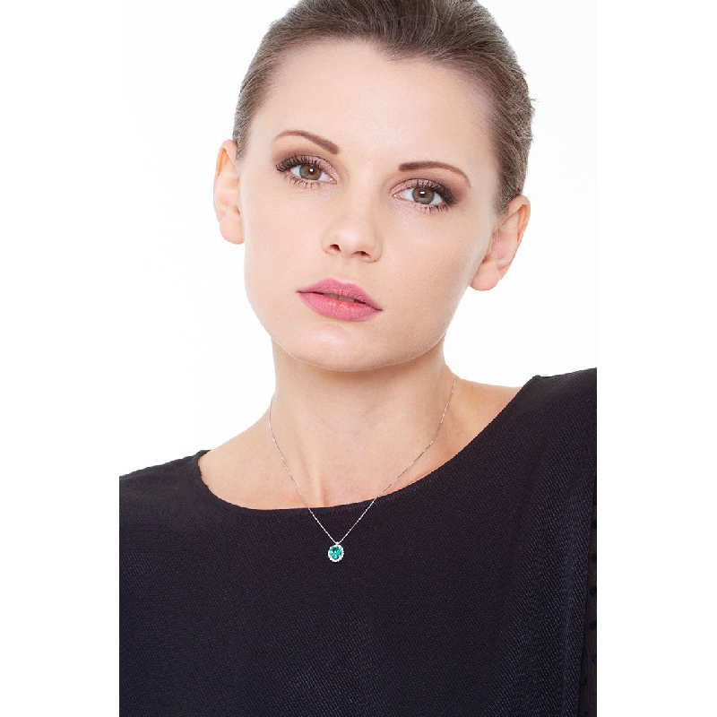 Necklace with pendant, central oval emerald and diamonds