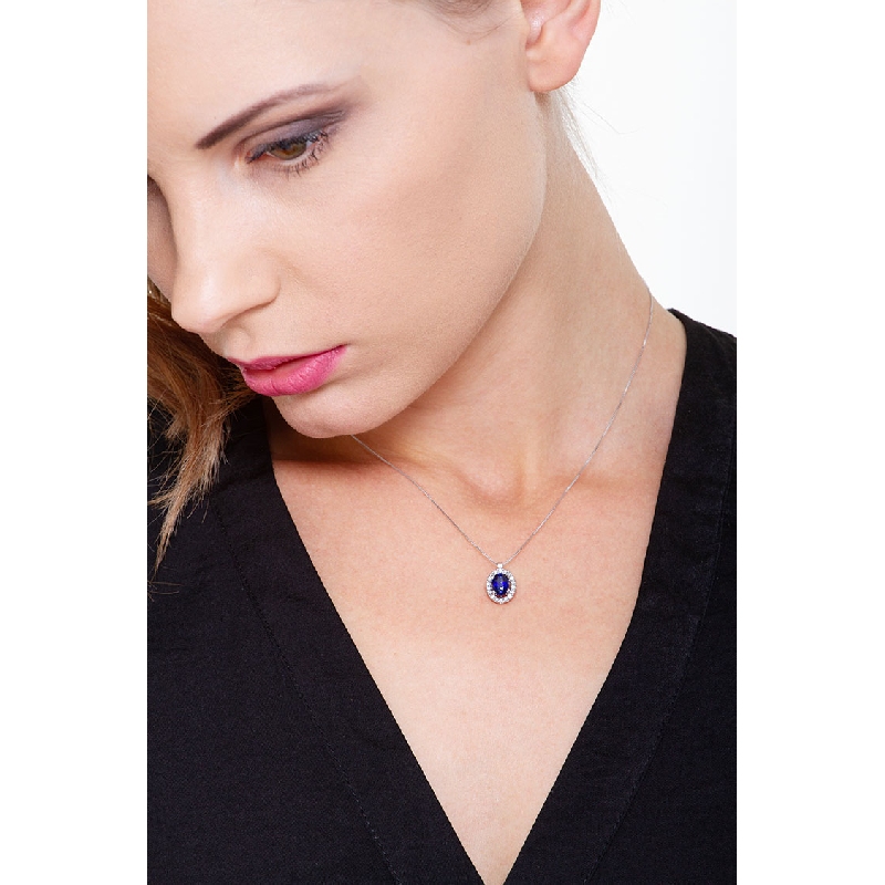 Necklace with pendant, central oval blue sapphire and a crown of diamonds