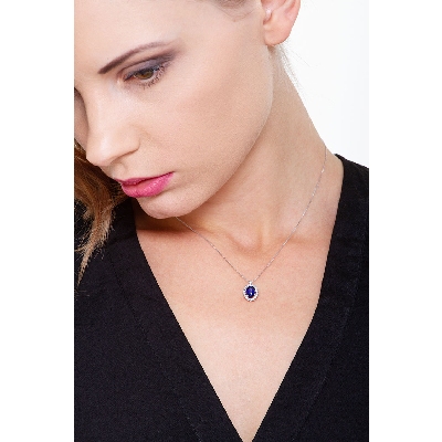Necklace with pendant, central oval blue sapphire and a crown of diamonds