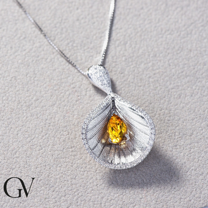 18k white gold fancy pendant with diamonds and citrine