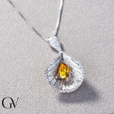18k white gold fancy pendant with diamonds and citrine
