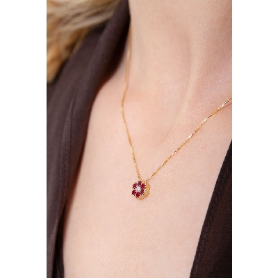 Little flower pendant in 18k yellow gold with diamonds and rubies