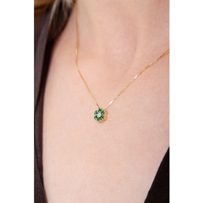 Little flower pendant in 18k yellow gold with diamonds and emeralds