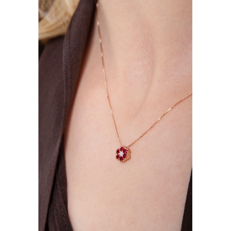 Little flower pendant in 18k rose gold with diamonds and rubies