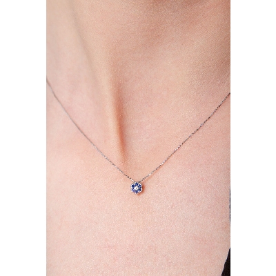 Little flower pendant in 18k white gold with diamonds and sapphires