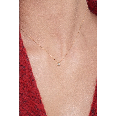 Little flower pendant with diamonds in 18k yellow gold