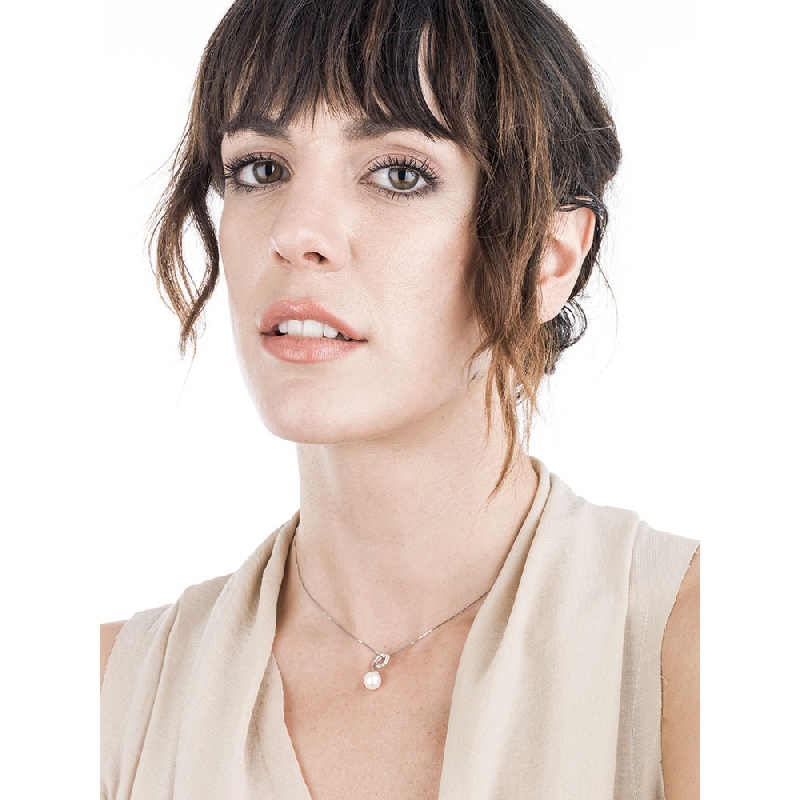 18k white gold necklace with spiral pendant with pearls and diamonds 