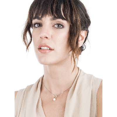 18k white gold necklace with spiral pendant with pearls and diamonds 