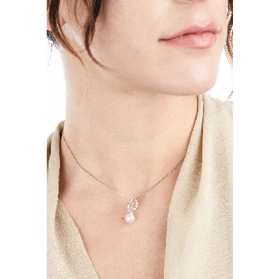 18k white gold necklace with spiral pendant with pearls and diamonds 