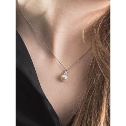 White gold 18k necklace with pearl and diamonds  2