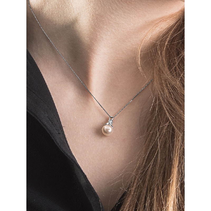White gold 18k necklace with pearl and diamonds 