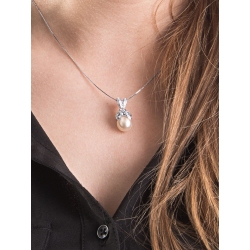 Necklace in 18k white gold with pearl and diamonds 2