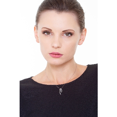 Fancy wire pendant with diamonds