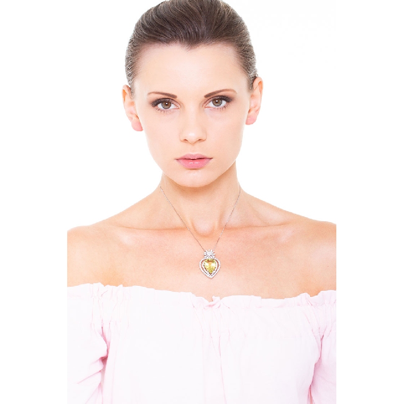 18k white gold fancy pendant with peridot and diamonds