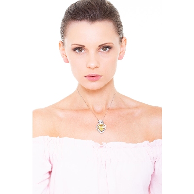 18k white gold fancy pendant with peridot and diamonds