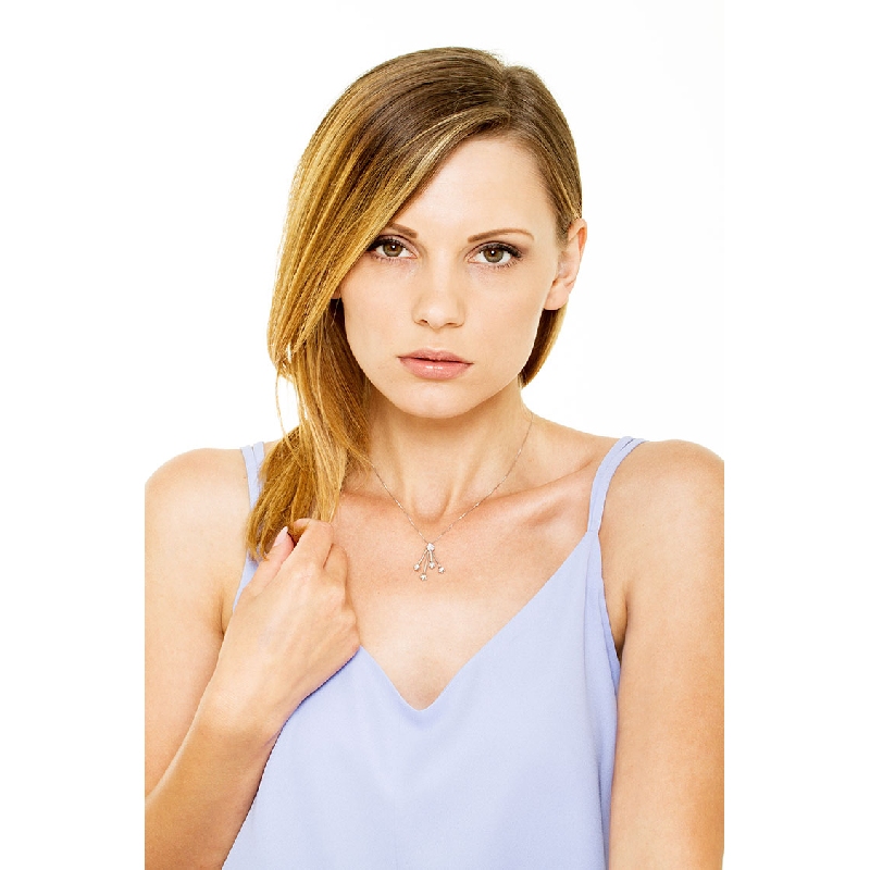 18k white gold necklace with diamond flowers 