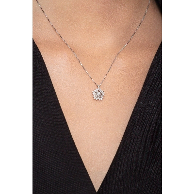 18k white gold necklace with flower pendant with diamonds