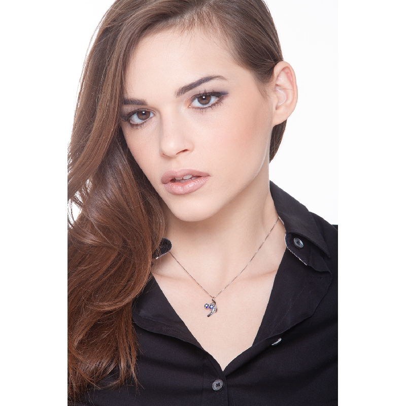 18k white gold pendant with 2 wires and sapphires