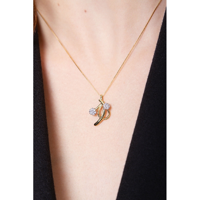 18k yellow gold pendant with 2 wires and diamonds