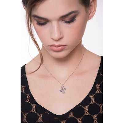 18k white gold fancy pendant with blue sapphires