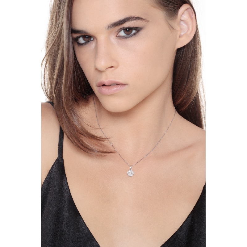 Round pendant in 18k white gold with diamonds