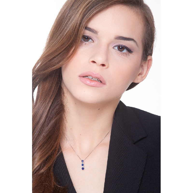 Collana in oro Bianco 18k con ciondolo trilogy in zaffiri blu e diamanti