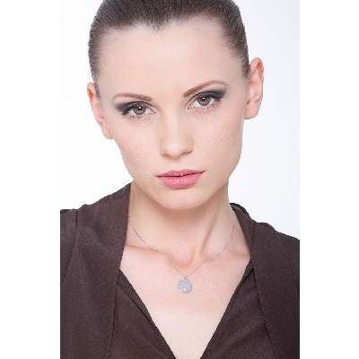 18k white gold circle slab with diamond