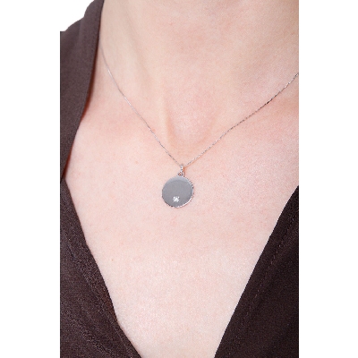 18k white gold circle slab with diamond