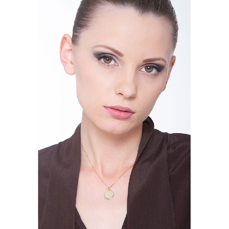 18k yellow gold circle slab with diamond