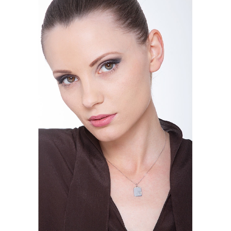 18k white gold slab with diamond