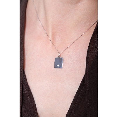 18k white gold slab with diamond