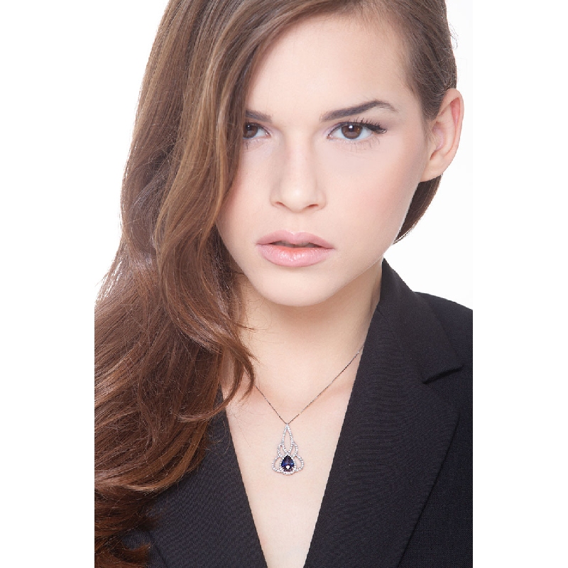 Fancy pendant in 18k white gold with sapphire and diamonds