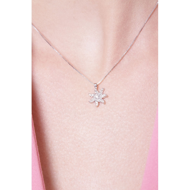 18k white gold sea star pendant with diamonds